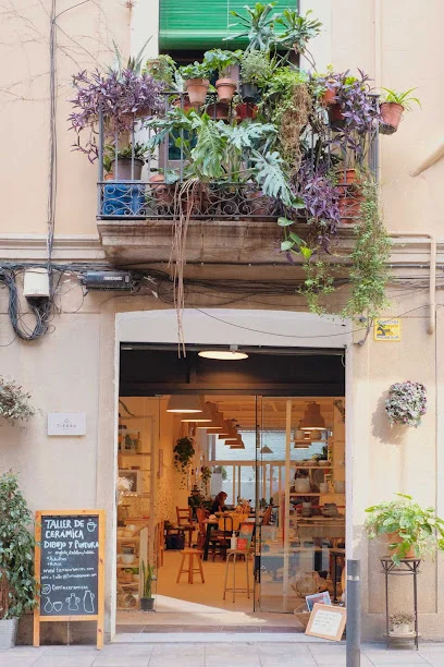 Tierra Cerámicas - Taller y clases de cerámica en Barcelona
